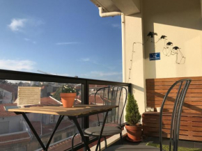 Top floor apartment with Sunny Balconies